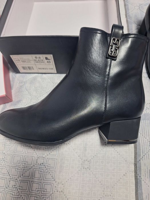 Продавам  нови дамски   боти