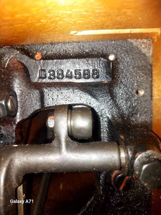 Masina de cusut Singer