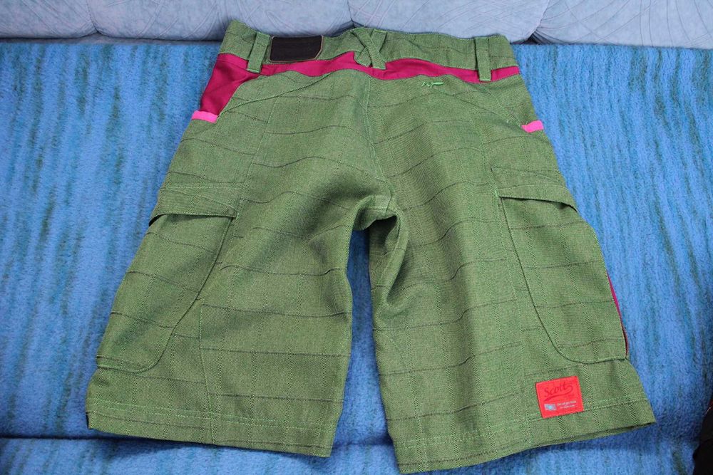 Pulover Scotch & Soda si pantaloni scurti Scott M