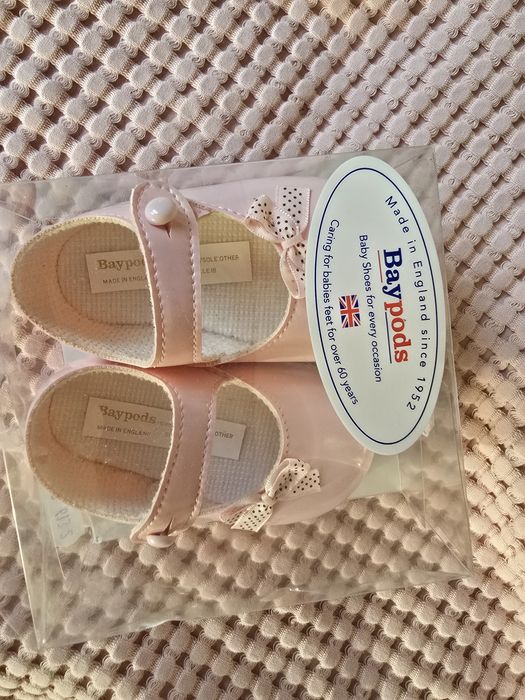 Чисто нови детски обувки