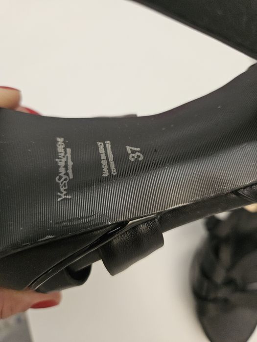 Sandale negre cu toc