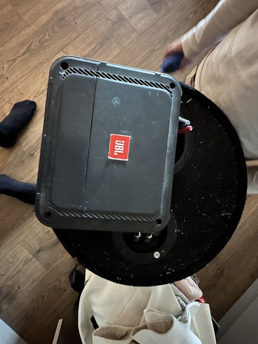 Statie auto jbl si subwoofer