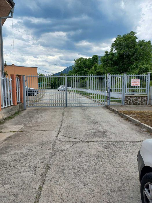 Дава се под наем Склад в Враца, Промишлена зона - Изток - 3928 кв.м за 2346 € - Снимка #1