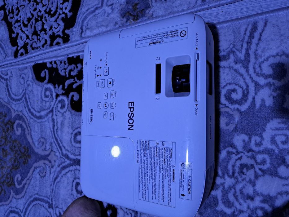 Proyektor sotiladi. Прадаетца проектор. Проектор сотилади epson.епсон