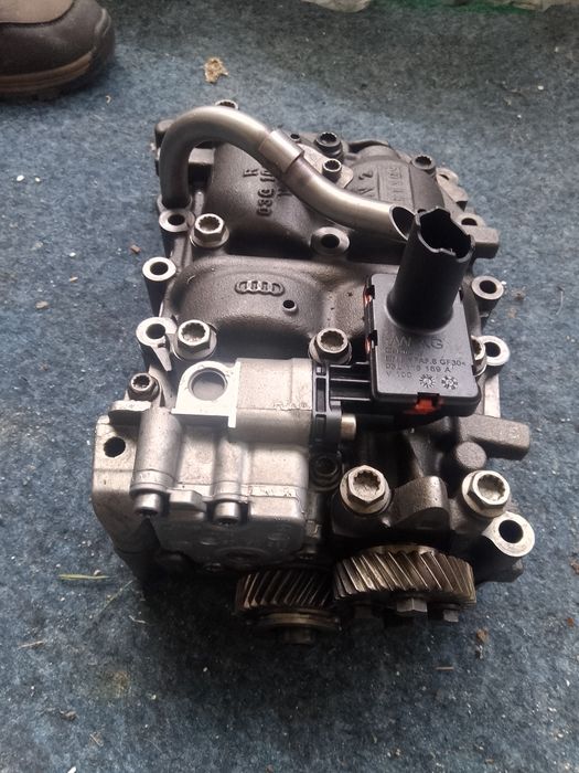 Pompă ulei balansoare Audi A6 4f C6 2.0