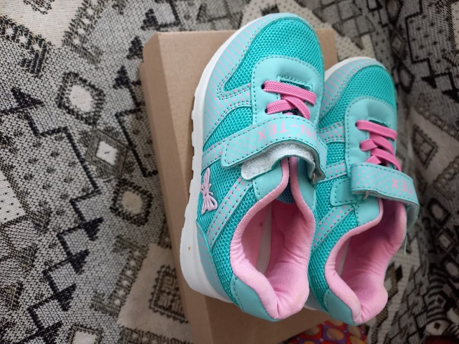 Продаются кроссовки детские.