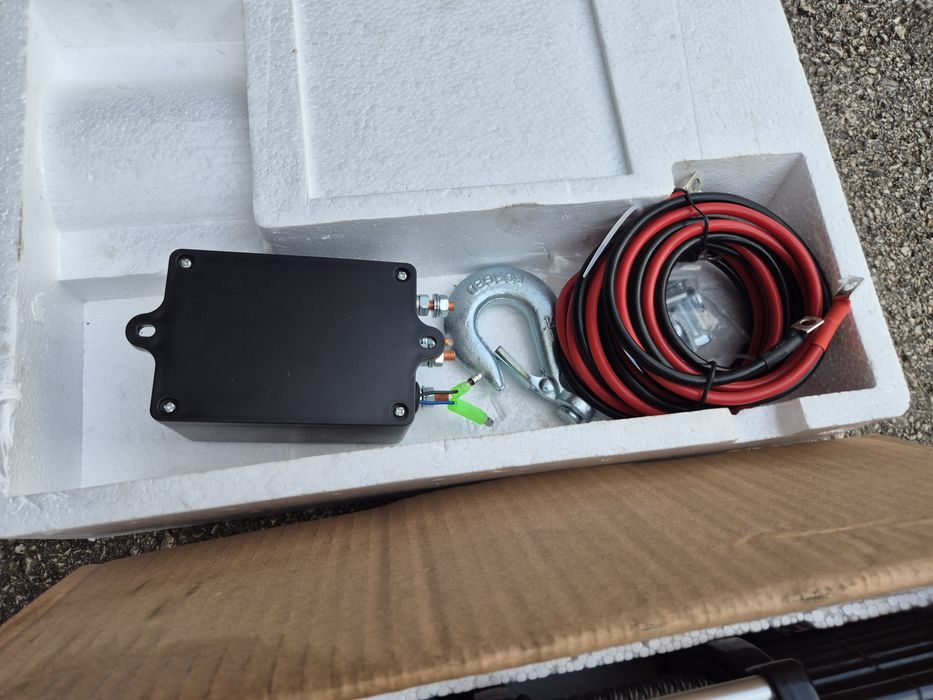 Електрическа лебедка GEKO 12V 4500lb/ 2041кг.