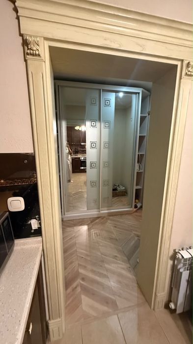 Шкаф большой с зеркалами