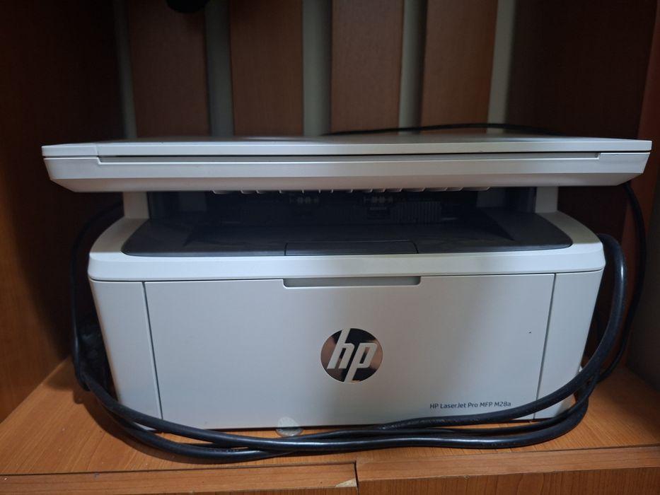 Vând imprimanta HP Laserjet