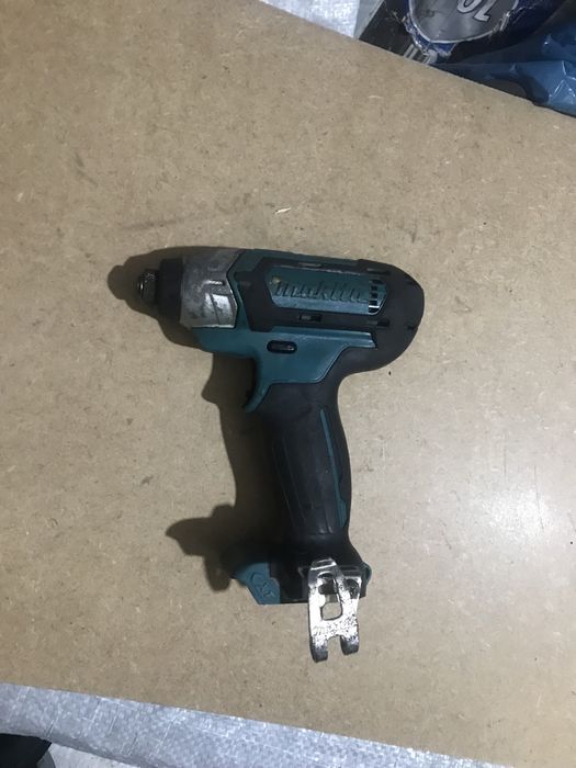 Masina insurubat Makita TD 110D 10,8v incompleta