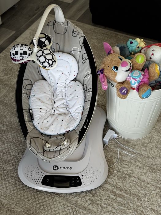 Balansoar 4moms + jucarii cadou