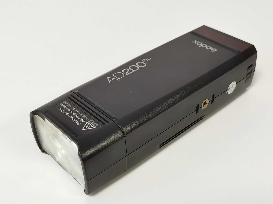 Преносима светкавица Godox AD200 Pro