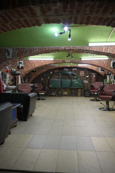 Afacere la cheie - Barbershop de închiriat