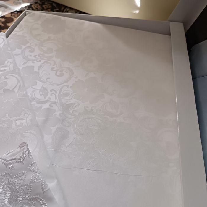 Новый набор постельного белья в подарочной упаковке