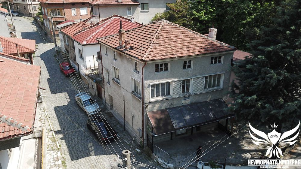 Продавам двуетажна къща с ресторант 329РЗП в с.Бачково, общ.Асеновград