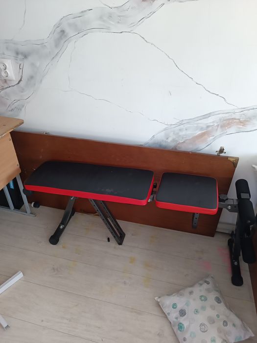 Качалка лежак для гантелей