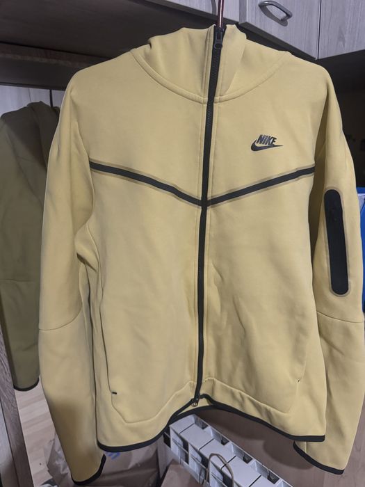 Nike teck fleece-жълт-ОРИГИНАЛЕН