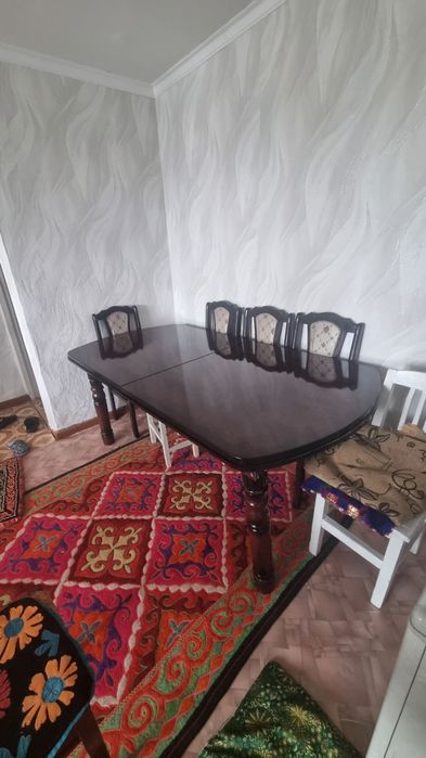 Стол со стульями