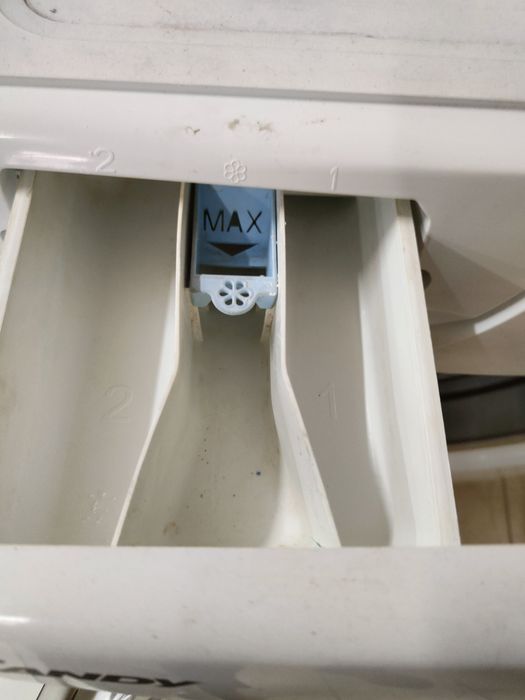 Продавам пералня candy