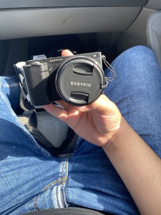 Salut, vand aparat de fotografiat
