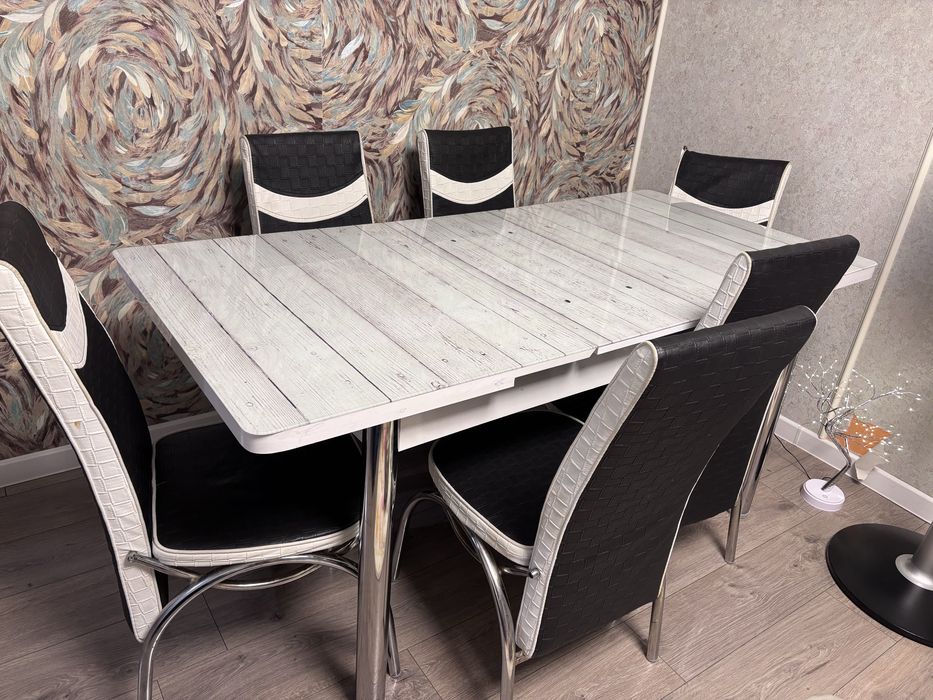 Стол обеденный со стульями