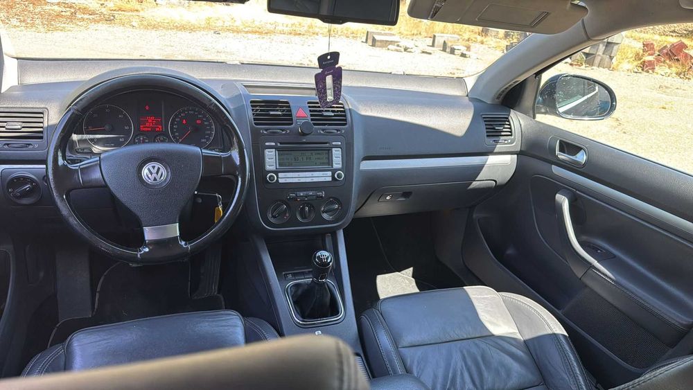 Vând Golf 5 (an 2008)