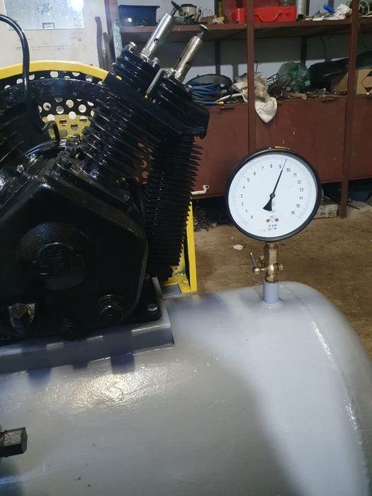 Compresor trifazic 400L ,15 bari made in Germany.L 2 metri