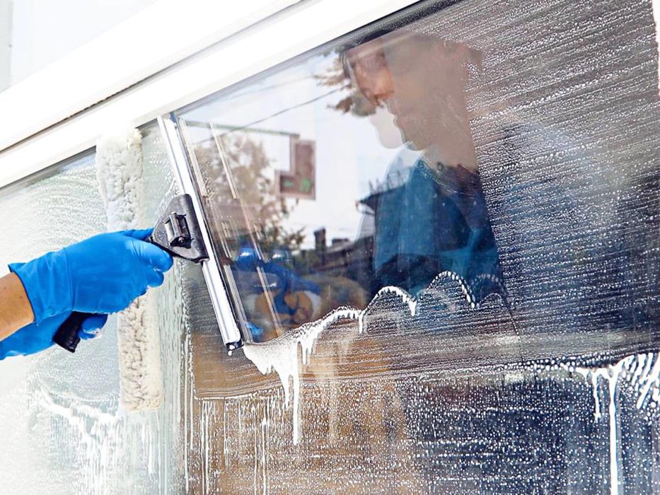 Curatare/Spalare profesională a geamurilor