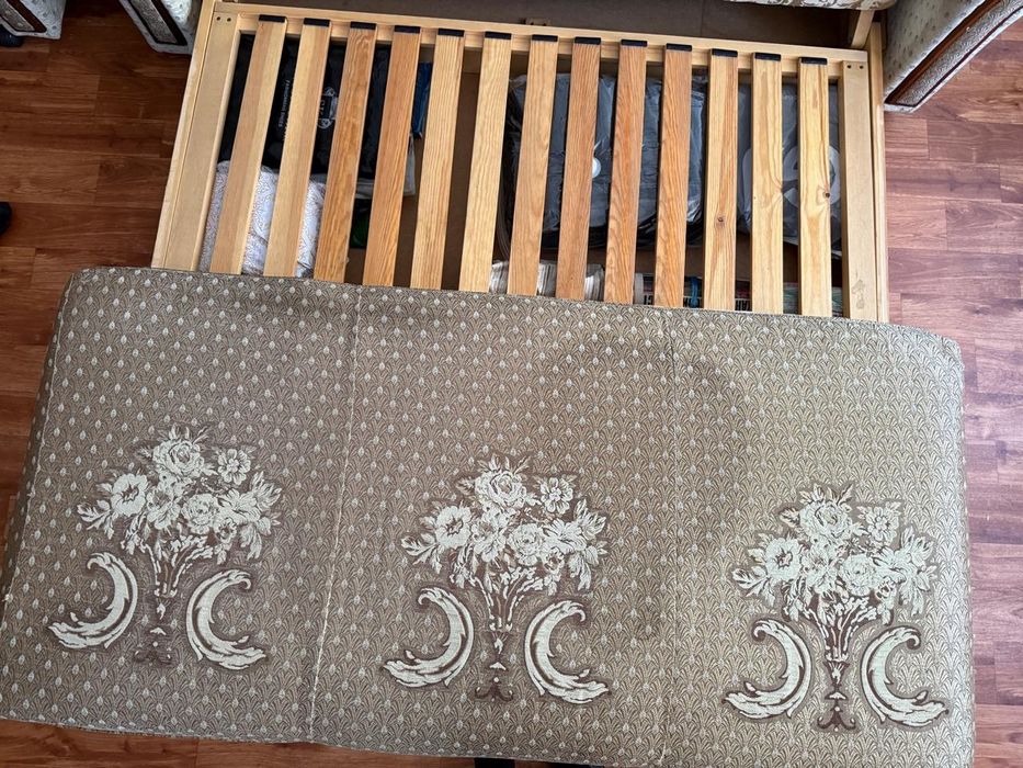 Диваны спальный и кресло