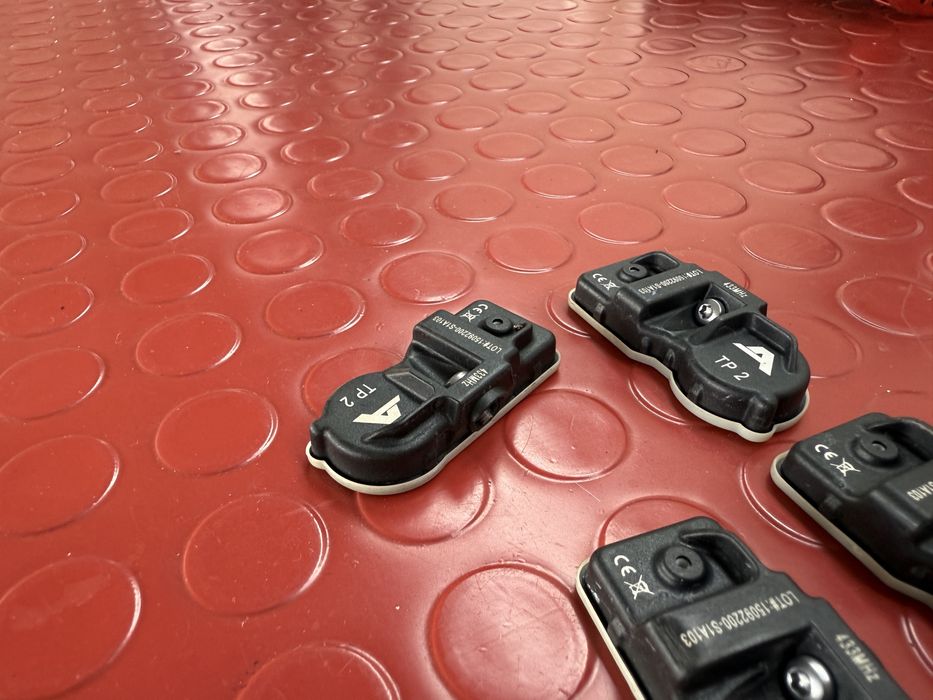 4бр. ПОЧТИ НОВИ Датчици За Налягане В Гумите -433MHz-