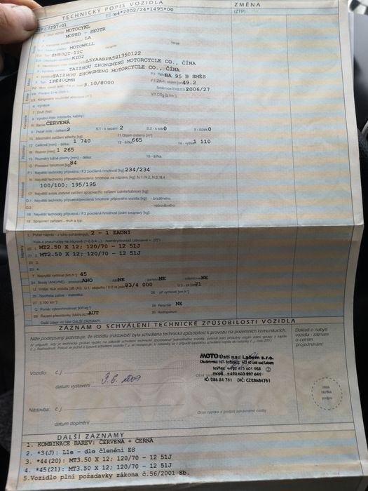 Продавам Скутер със чешки докоменти