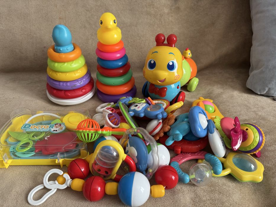 Яркие погремушки для малышей