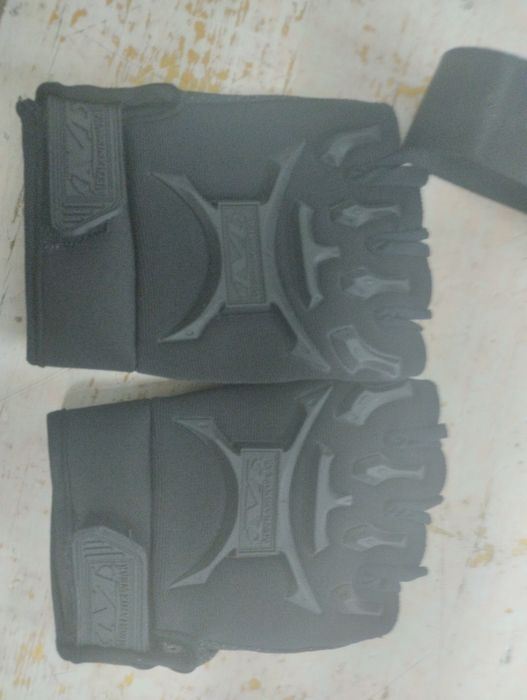 Перчатки без пальцев