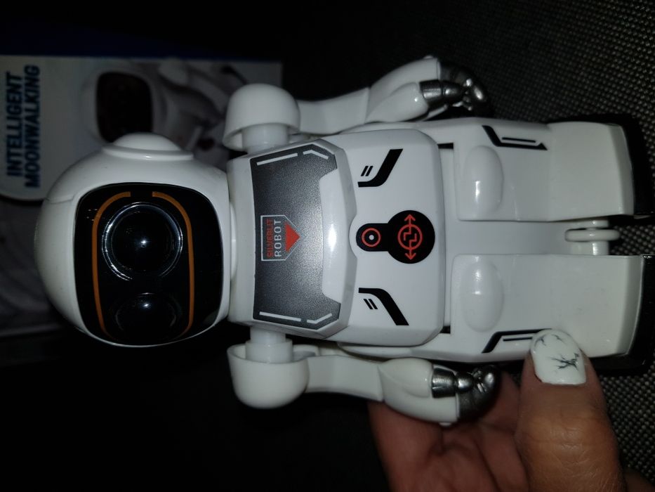 Продам интерактивную игрушку - робота Silverlit Moonwalker