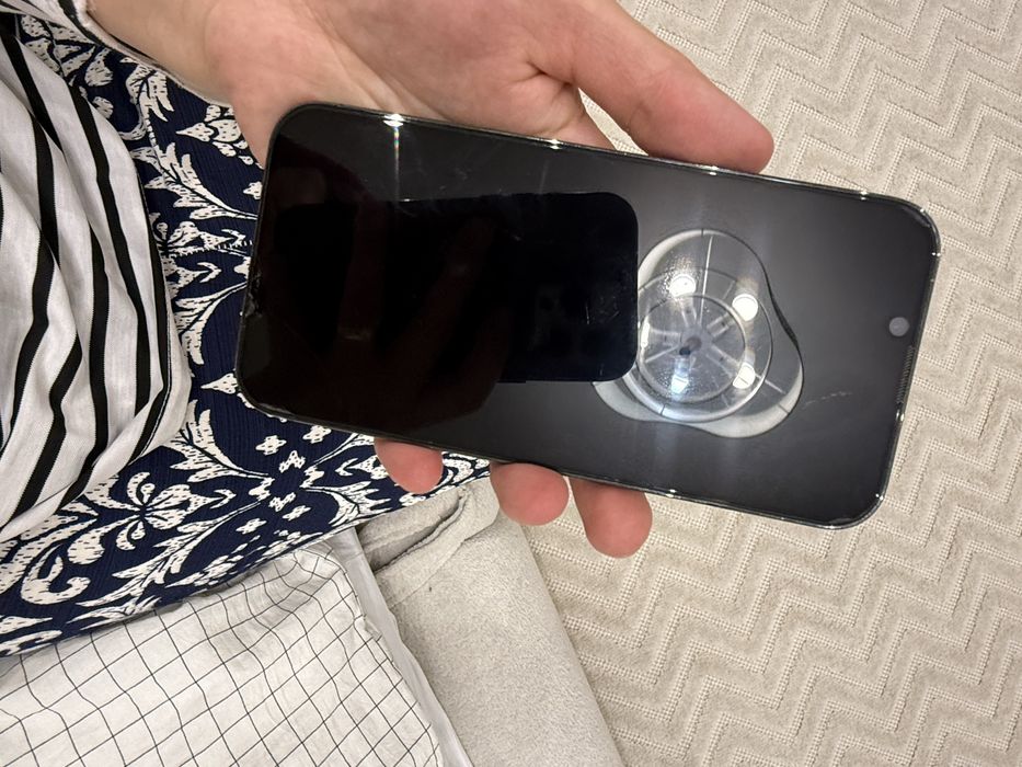 Продам телефон Iphone 13