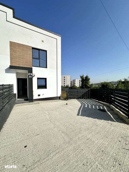 Casa 3 camere D 2 bai Teren 324mp zona Bucium Visan