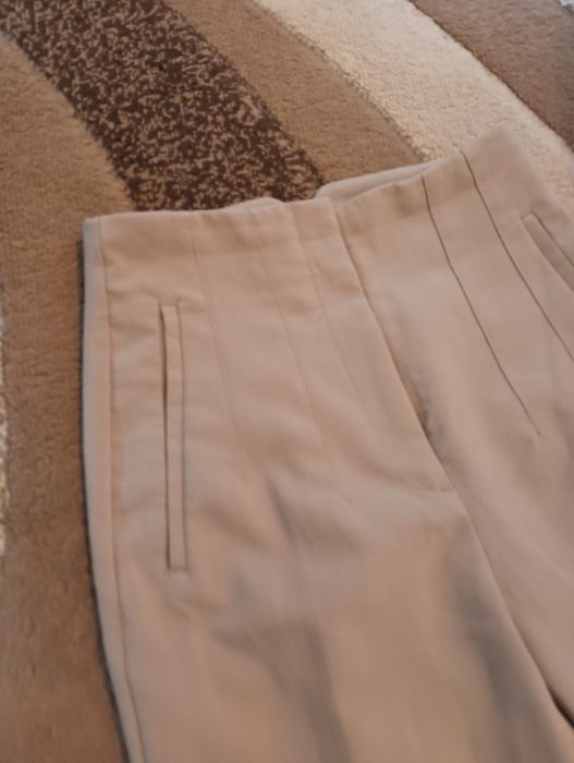 Елегантен дамски панталон на ZARA