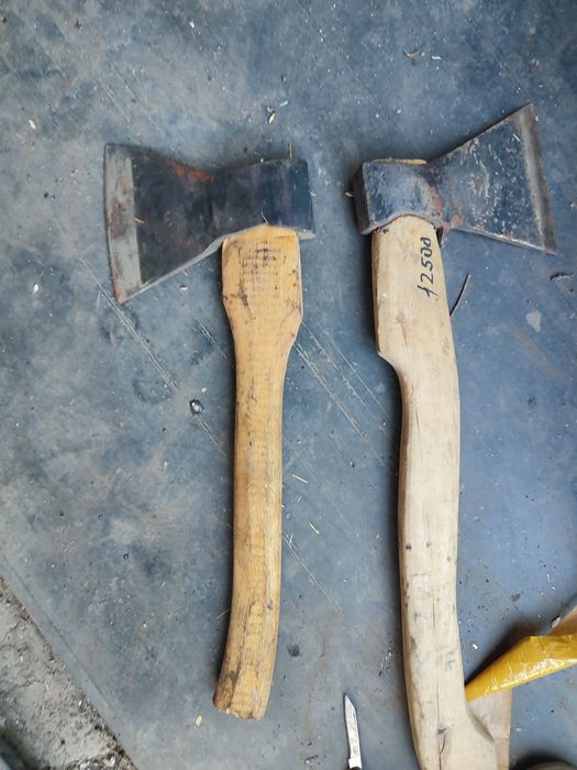 Лопаты топоры самовар инструменты