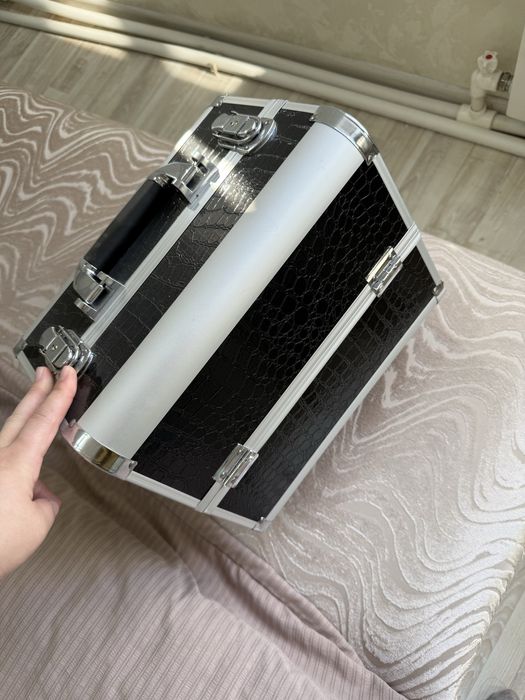 Косметика чемодан новый