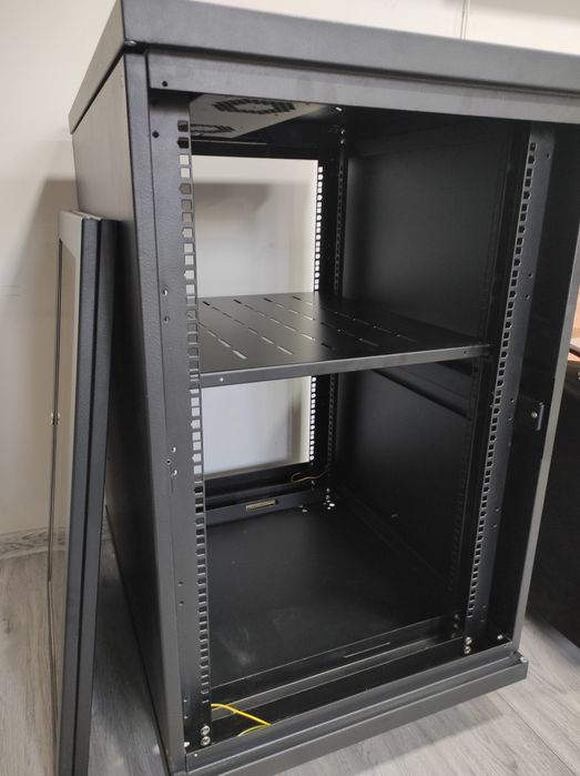 Серверный шкаф 18U