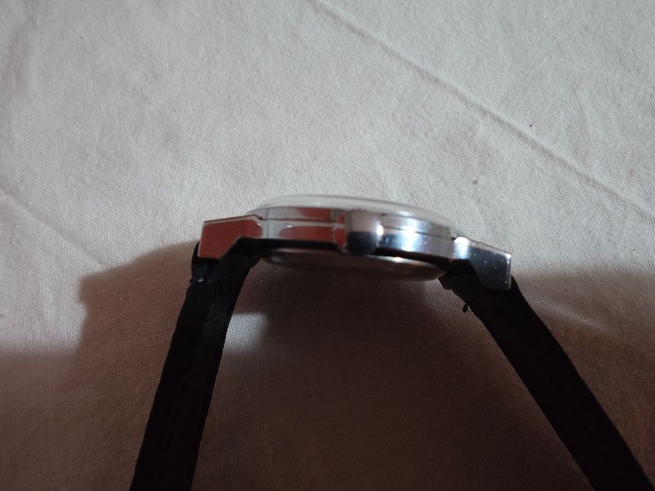 Ракета вечен календар - съветски механичен часовник, а ръчно навиване.