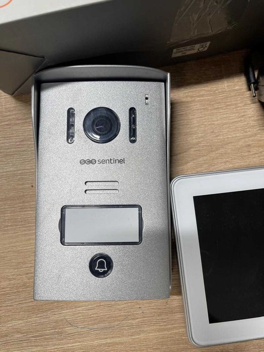 Interfon video cu cablu SCS Sentinel Visiokit 7, cu placă de exterior cu vizieră, sistem antivandal, vedere nocturnă, ecran de 18 cm, Visiokit 7