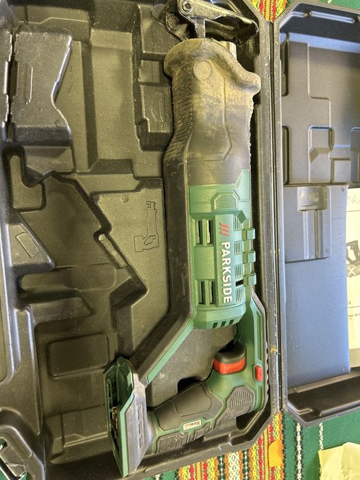 Акумулатпрен саблен трион parkside