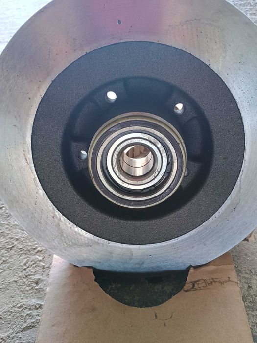 Зад дискове (лагер главина)за Рено Гранд Сценик 3  2,0 dci  2009-2016г