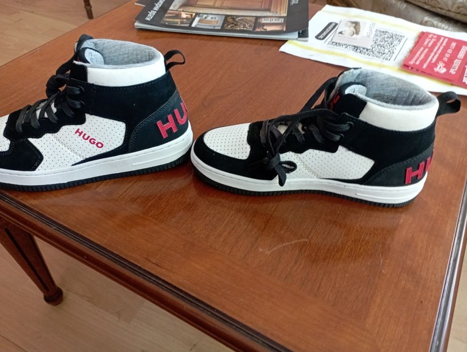 Детски маратонки HUGO
в бяло G00245
HUGO
-5% в приложението