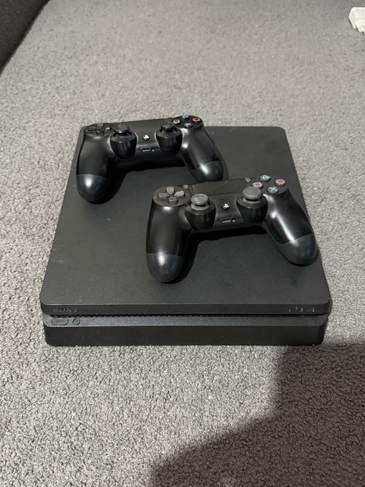 Vand ps4 Slim cu doua manete + 3 jocuri
