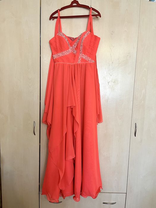 Платья вечерние разные