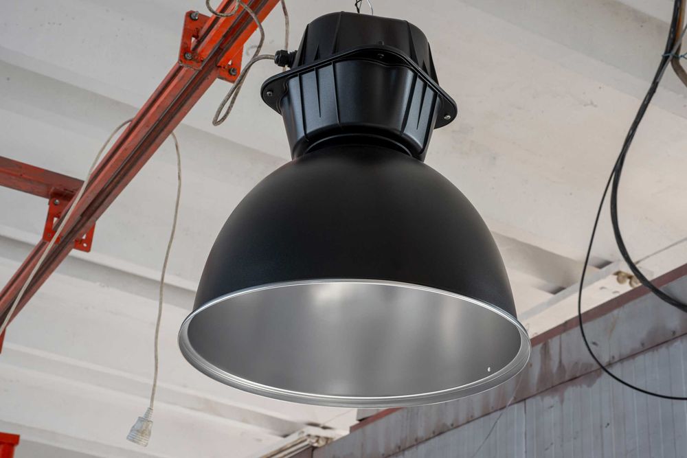 Дизайнерска индустриална лампа