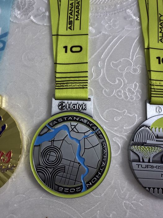Медали.Алматы марафон медали. Марафон медали