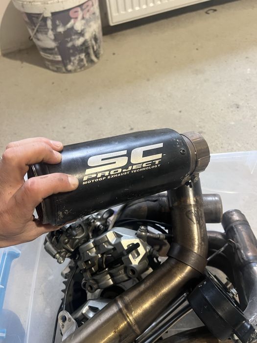 Aprilia rsv4 1000
